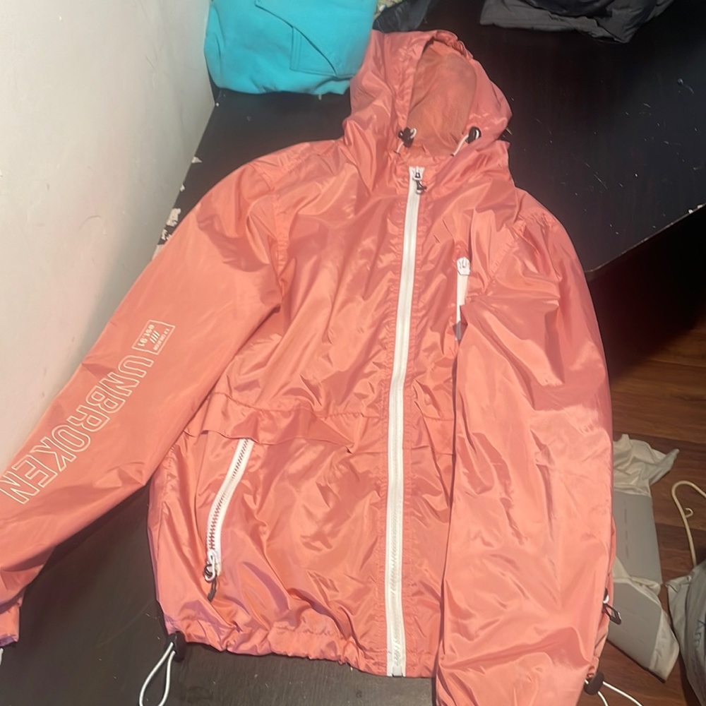 Small windbreak jacket
